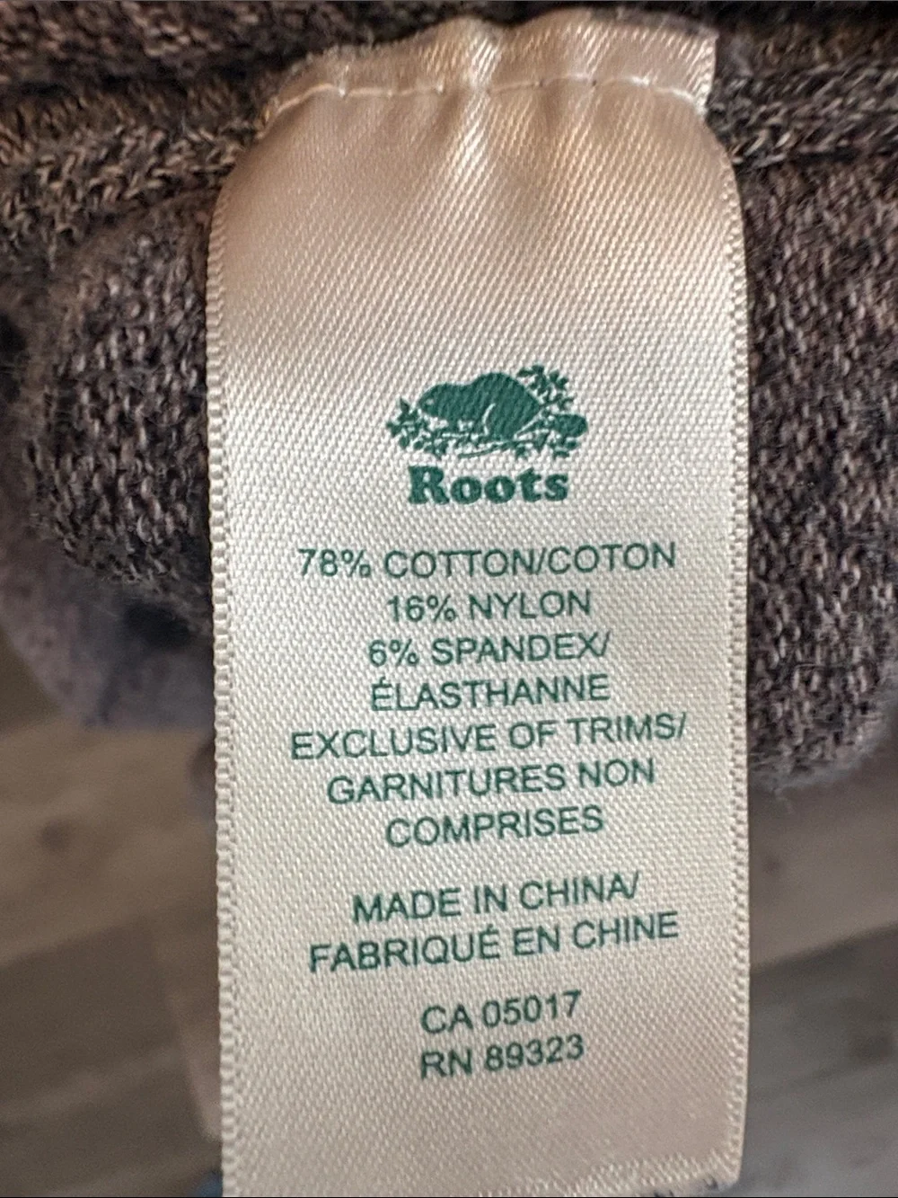 Women’s Roots Canada Cabin Sweater w/ Red Stripe Detail - EUC, Size Small